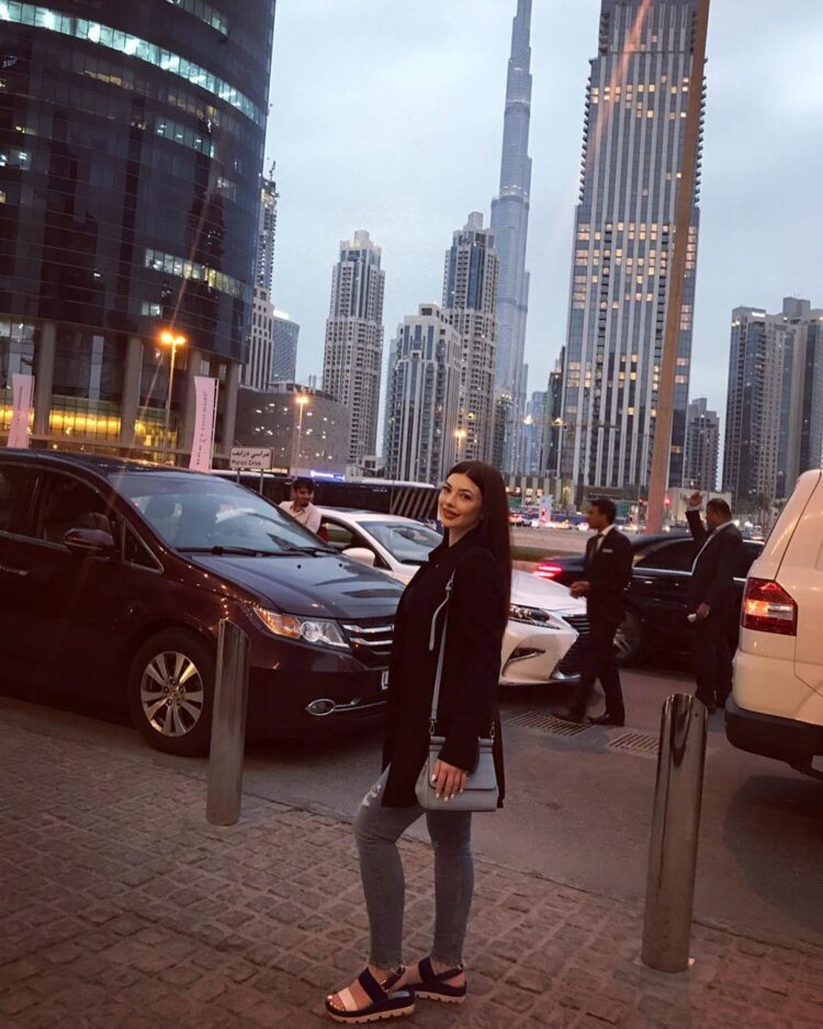 lika salmanyan feet 4