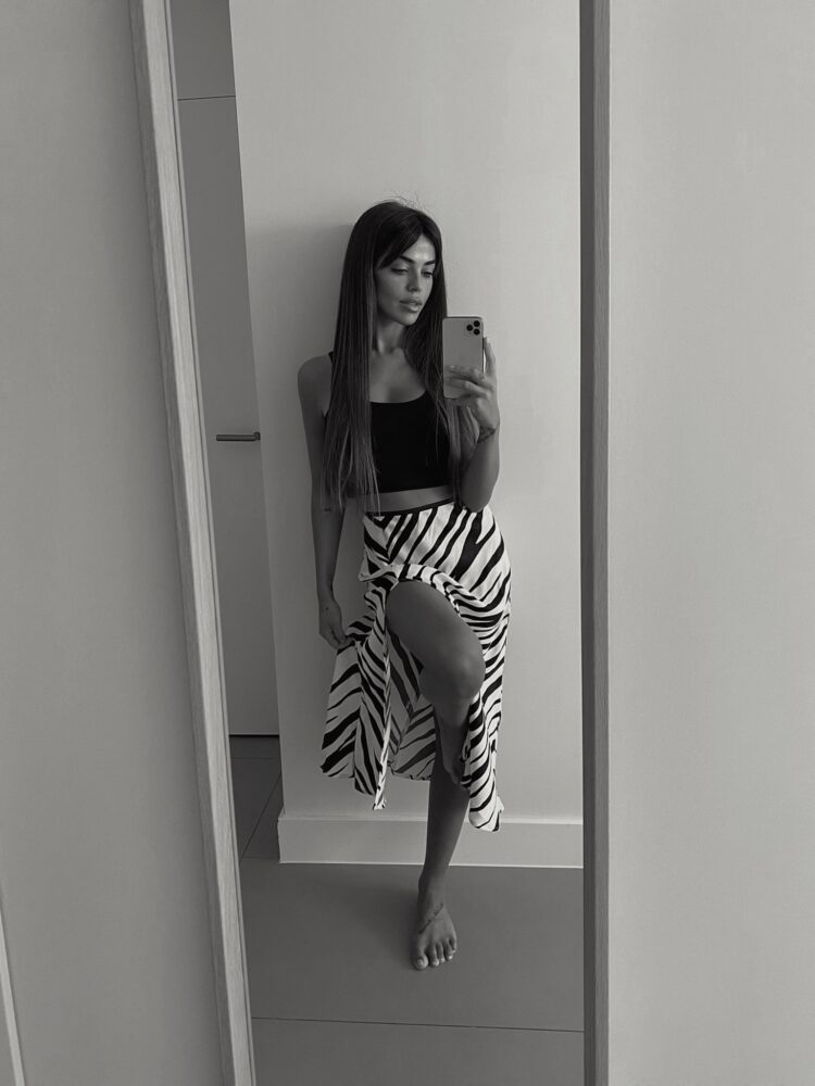 lila mangrinyan feet 6