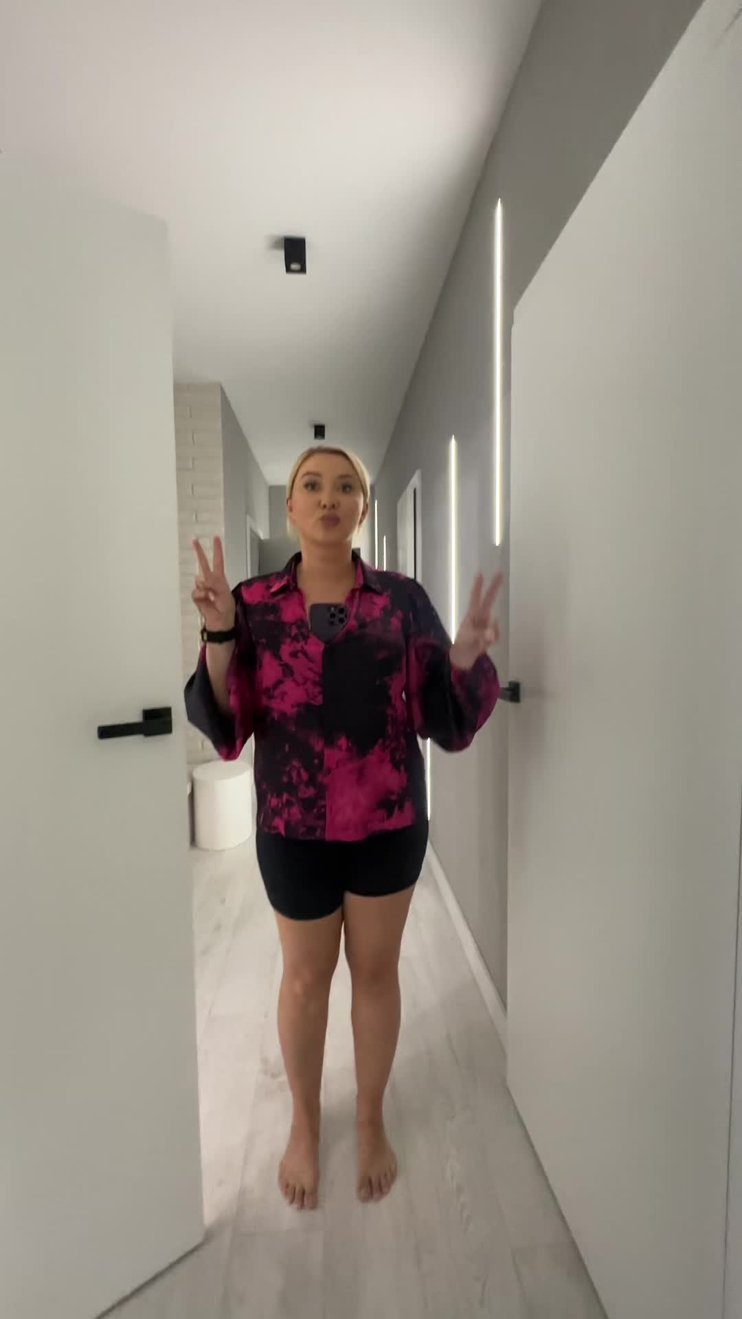 lili antoniak feet 1