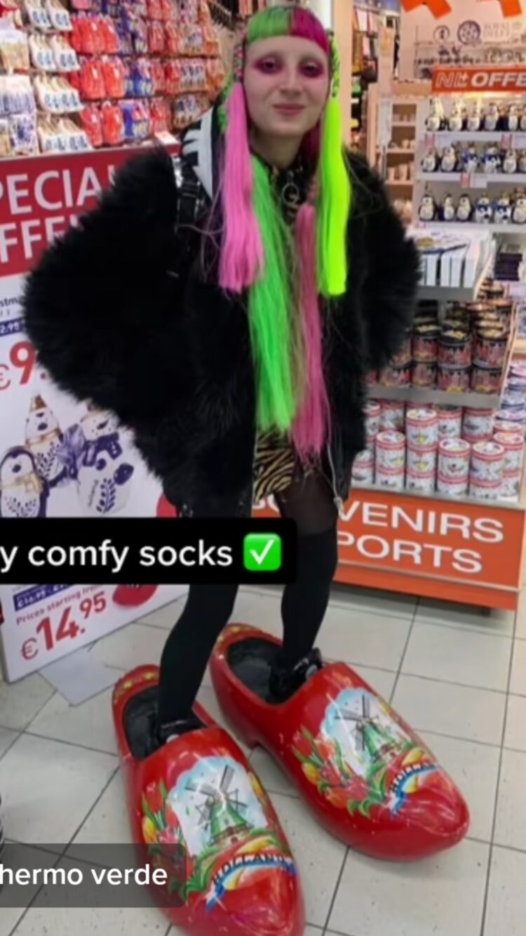 lilly meraviglia feet 1