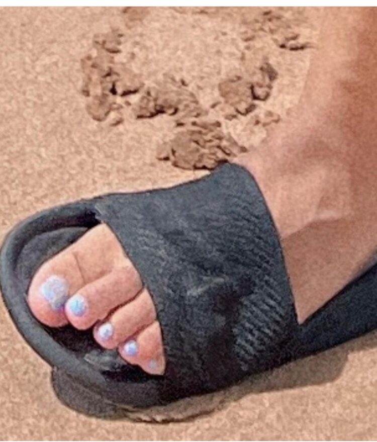 lilly singh feet 6