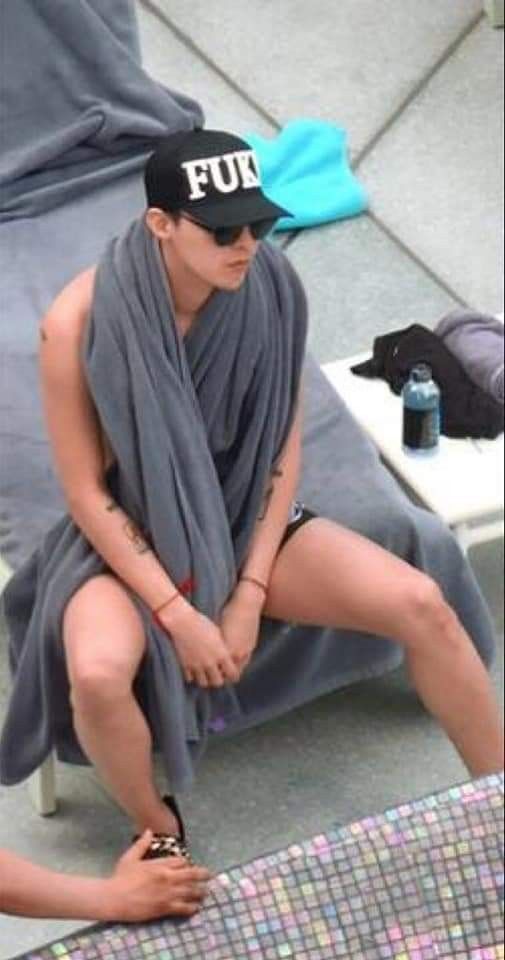 lily mazahery feet 2