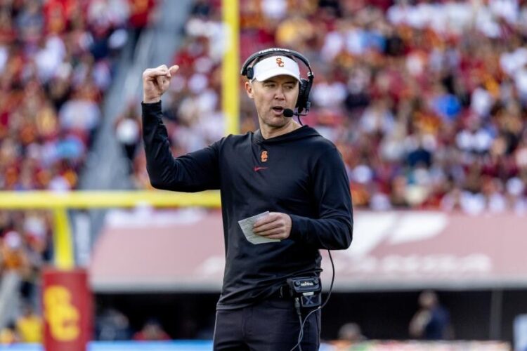 lincoln riley feet 6