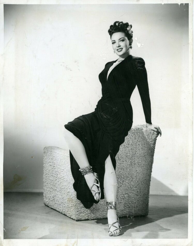 linda darnell feet