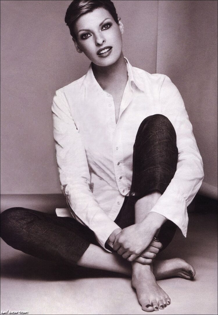 linda evangelista feet