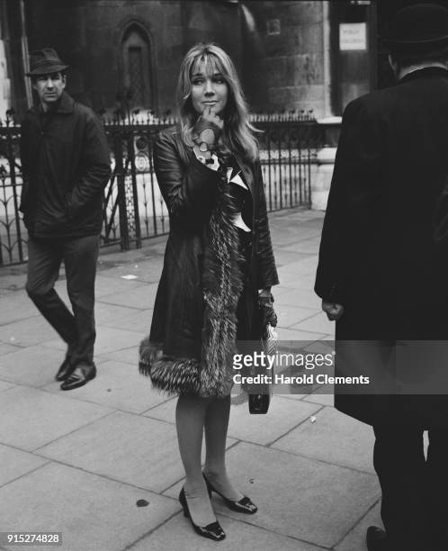 linda marlowe feet 3