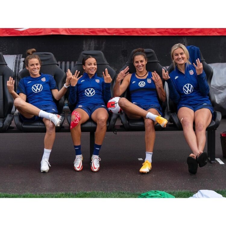 lindsey horan feet