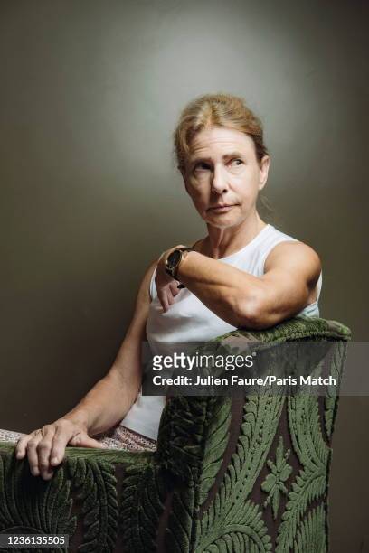 lionel shriver feet 6