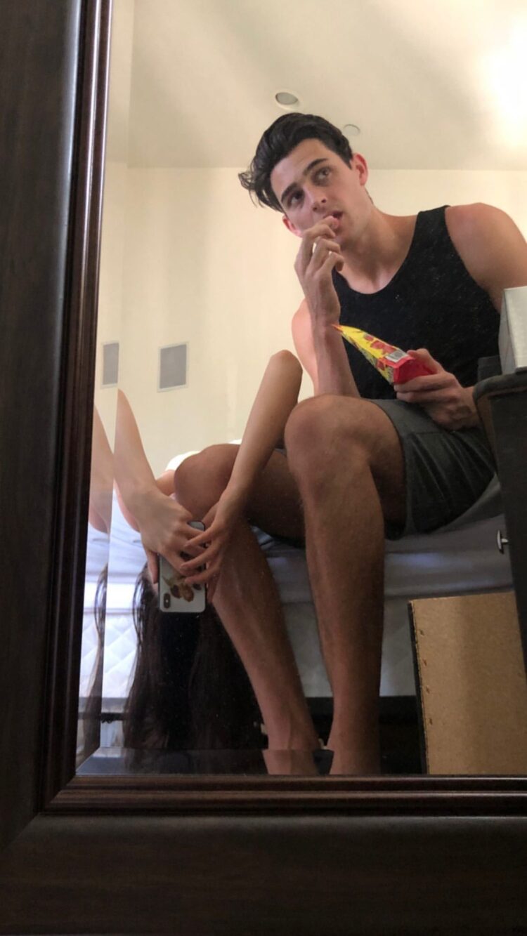 liora lapointe feet 3