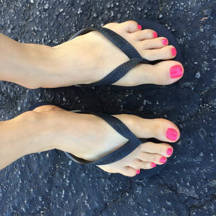 lisa arch feet 6