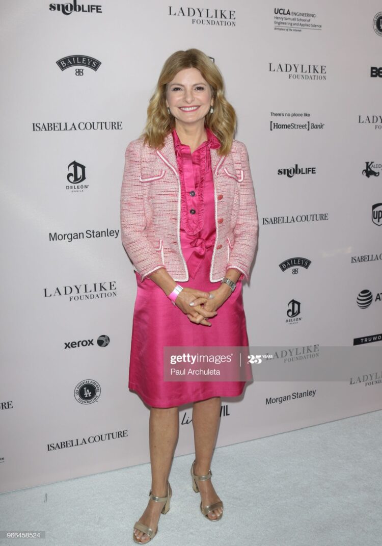 lisa bloom feet