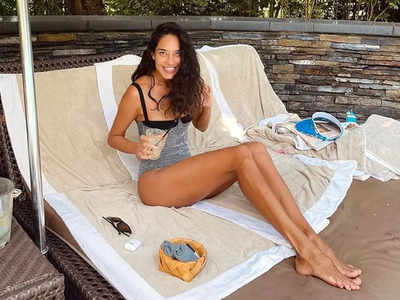 lisa haydon feet 5