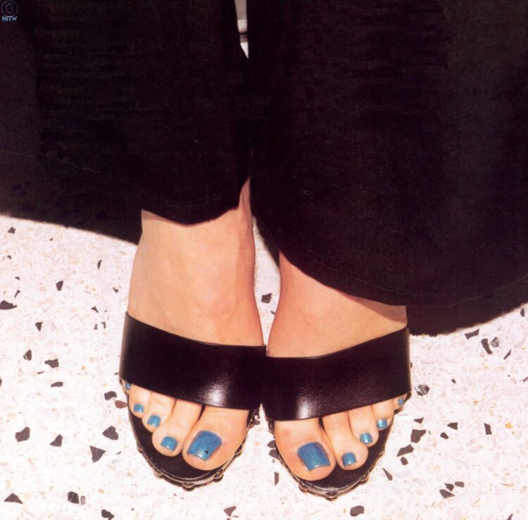 lisa marie feet 4