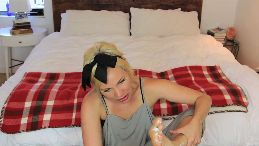 lisa schwartz feet 1