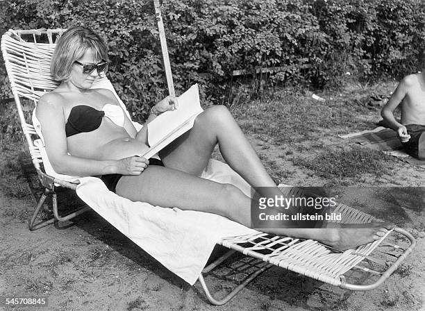 liselotte pulver feet 3