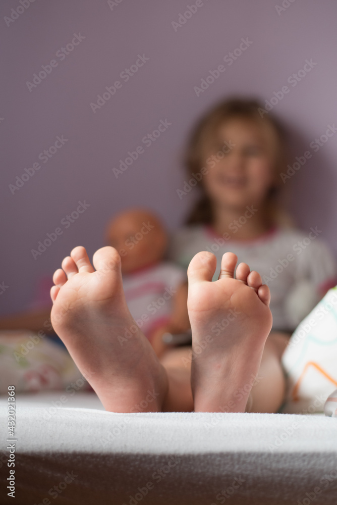 littleenaa feet