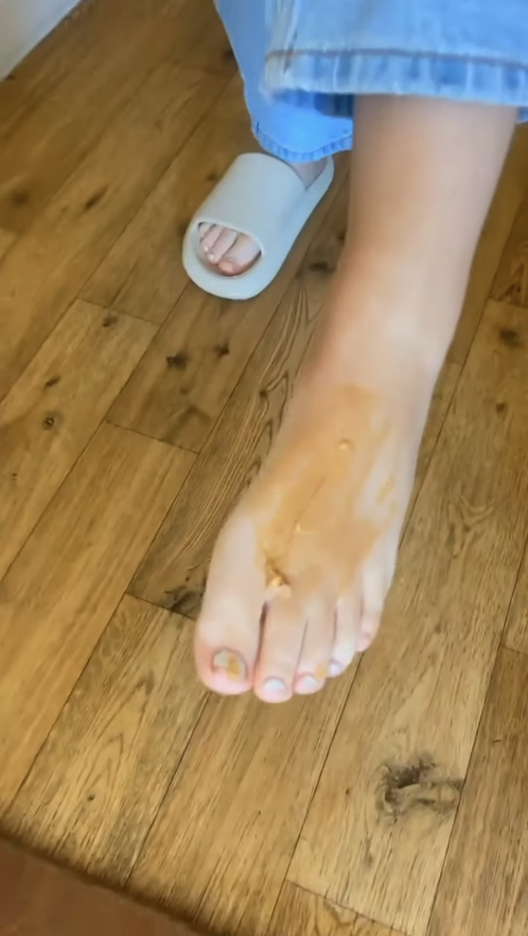 liv hanby feet 3