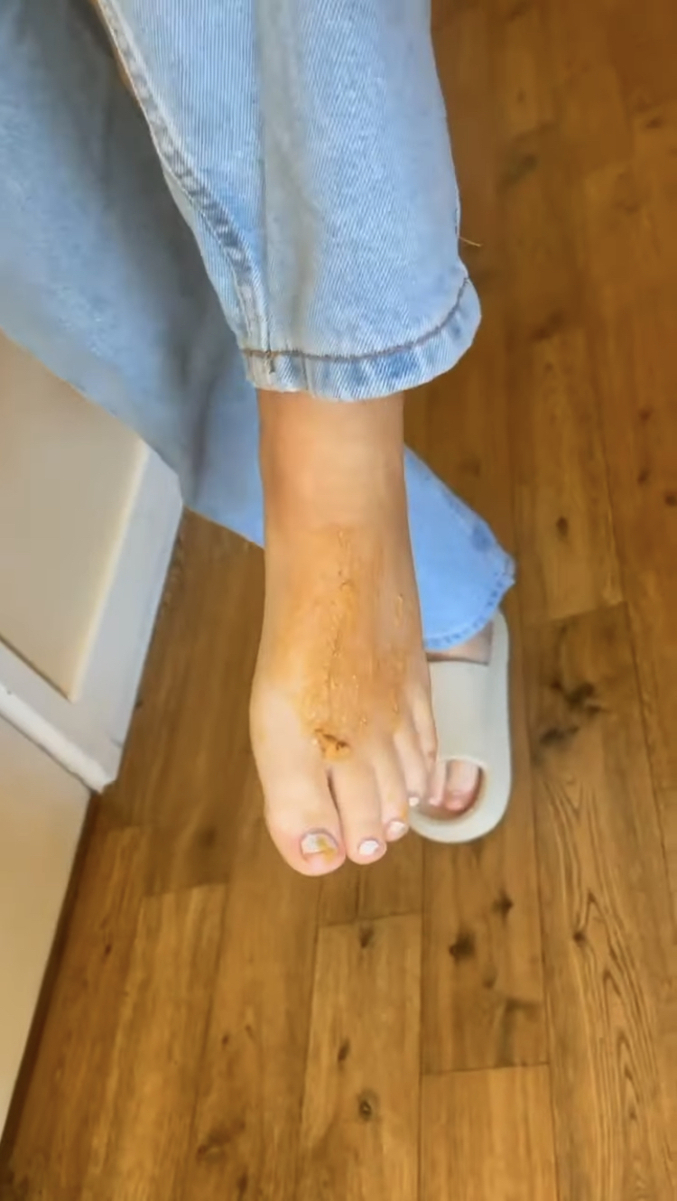 liv hanby feet