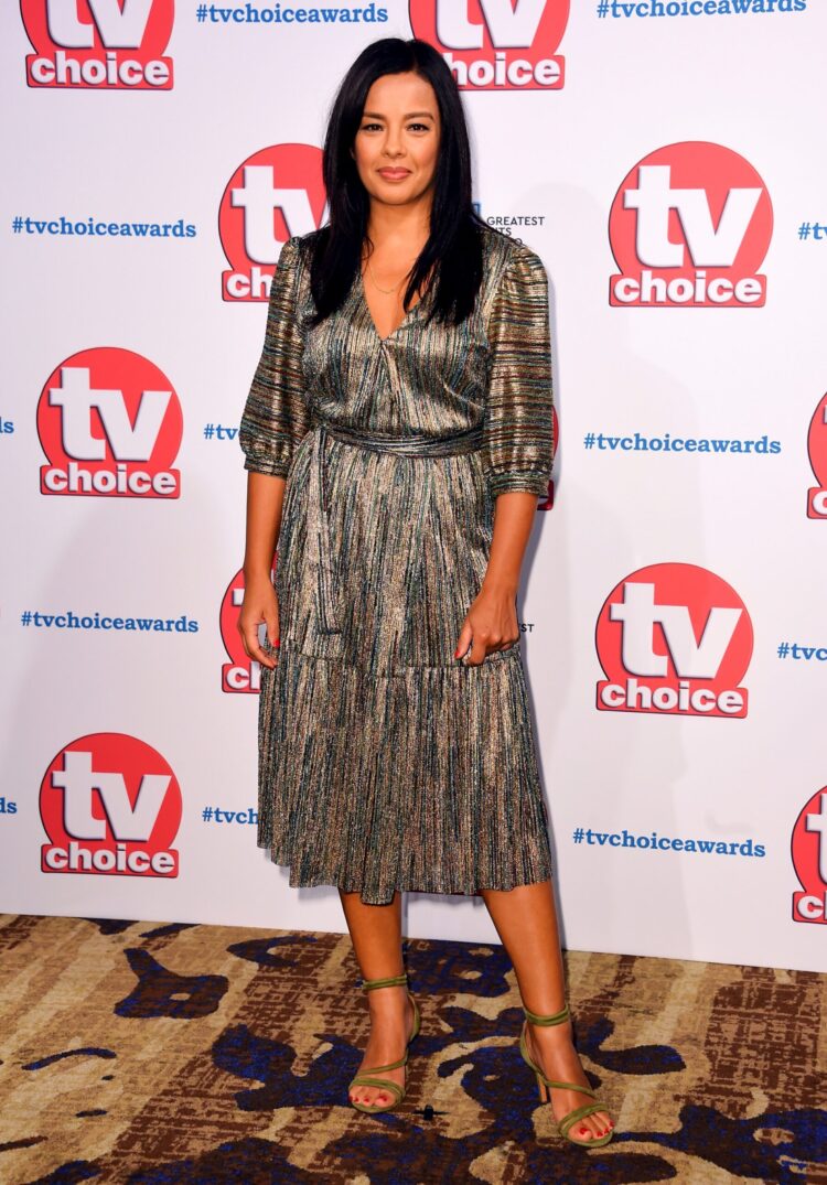 liz bonnin feet scaled