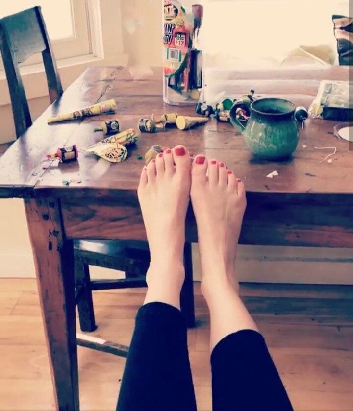 liz carey feet