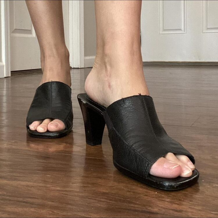 liz claiborne feet 6