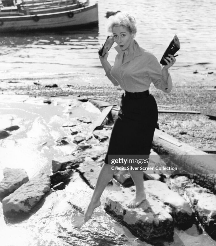 liz fraser feet 6