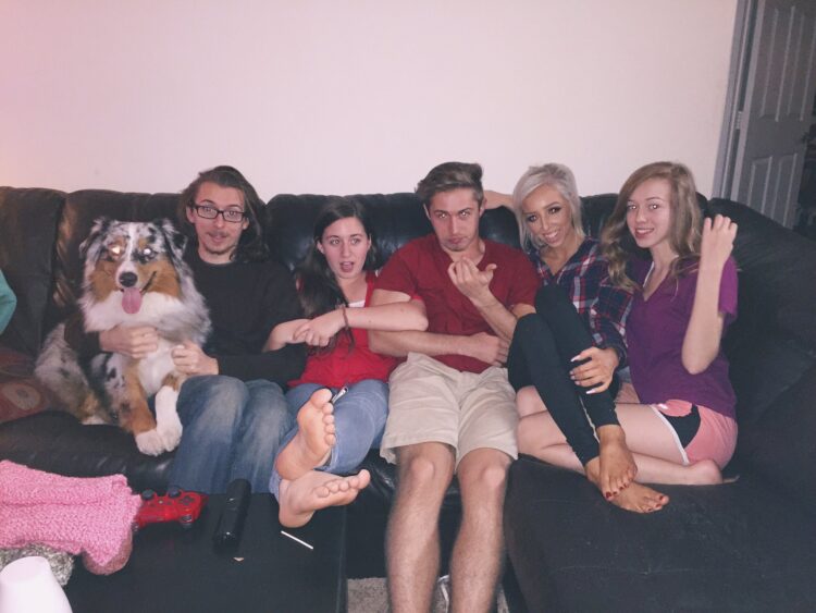 liz iheartmakeup92 feet 1