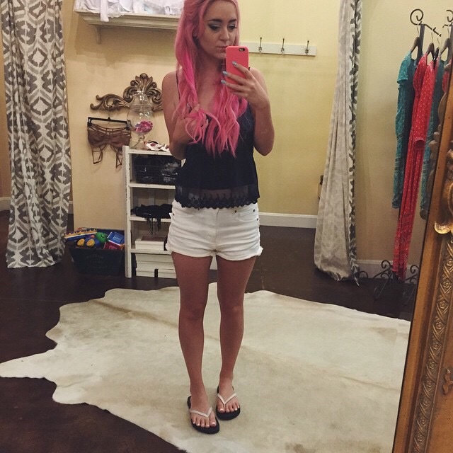 liz mace feet