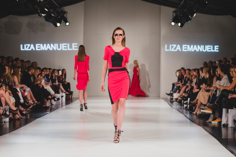 liza emanuele feet 5