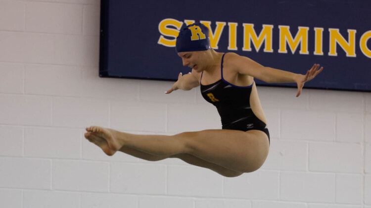 lizzie albuquerque feet 2