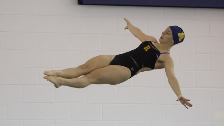 lizzie albuquerque feet 4