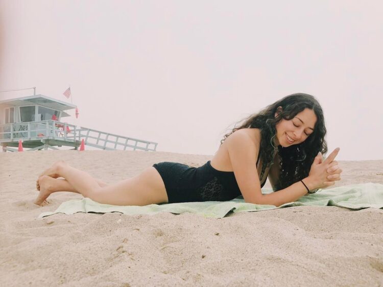 lizzie armanto feet 2