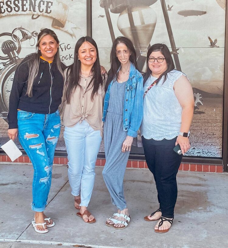 lizzie velasquez feet 4