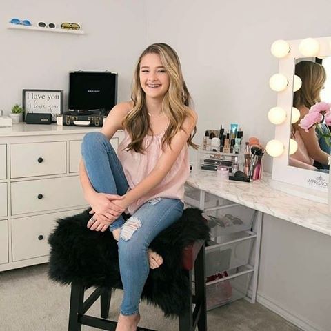 lizzy greene feet 5