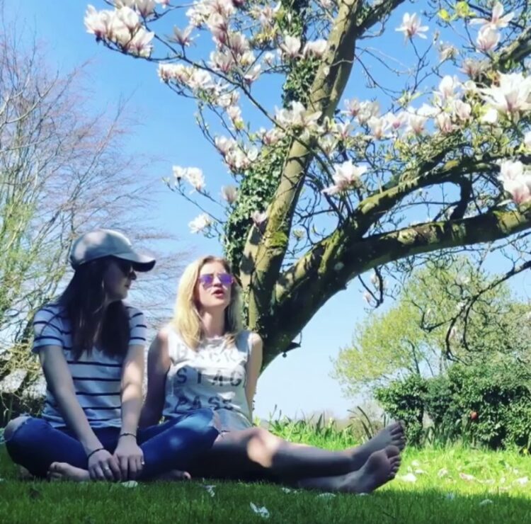 lizzy ward thomas feet 4