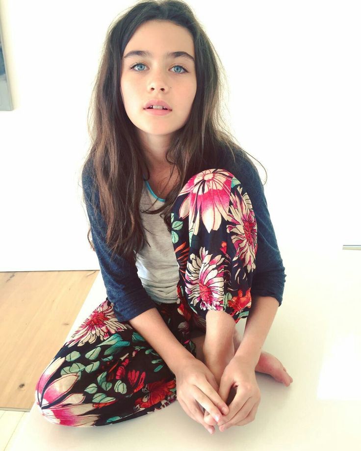lola flanery feet 6