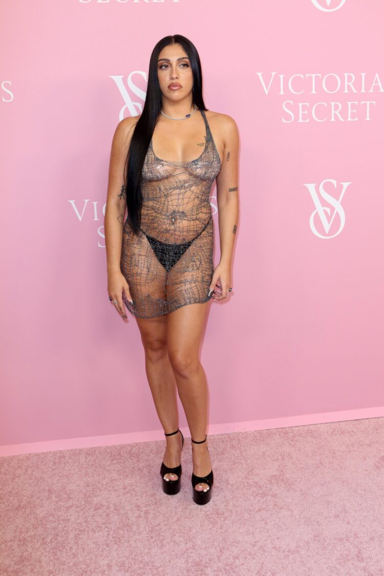 lola lourdes feet 3 scaled