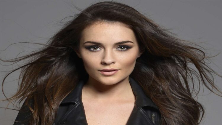 lola saunders feet 4