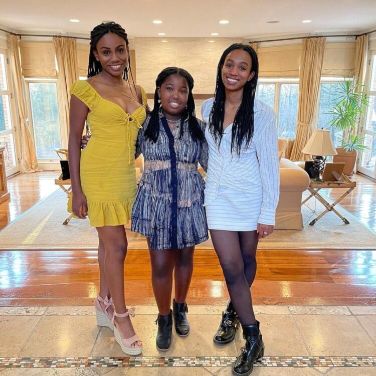 lola simone rock feet 3