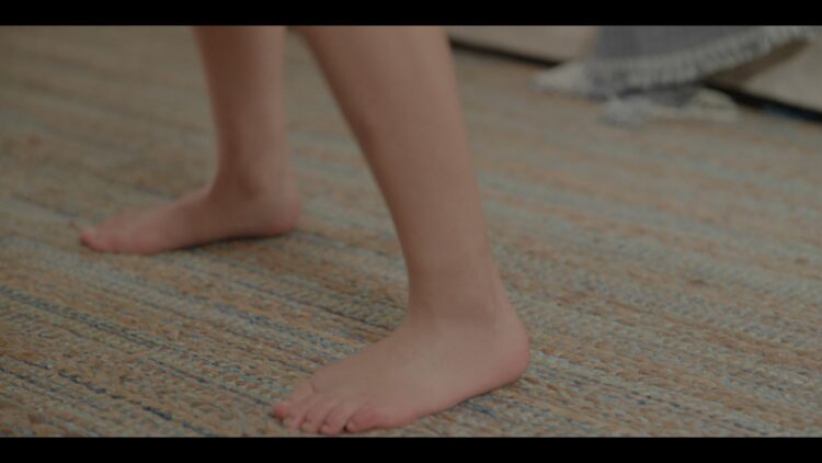 lola tung feet scaled