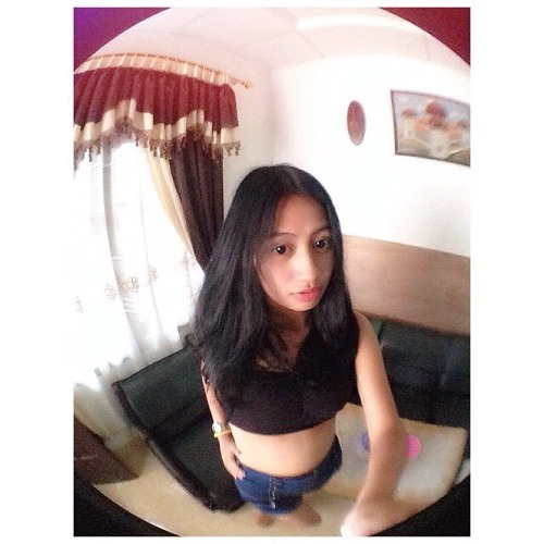 lolyta agestina sari feet