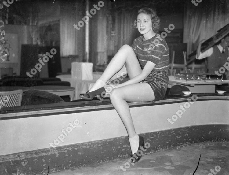 london beauty queen feet 5