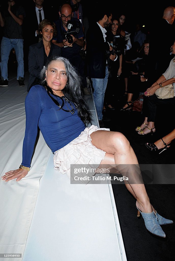 loredana berte feet 5