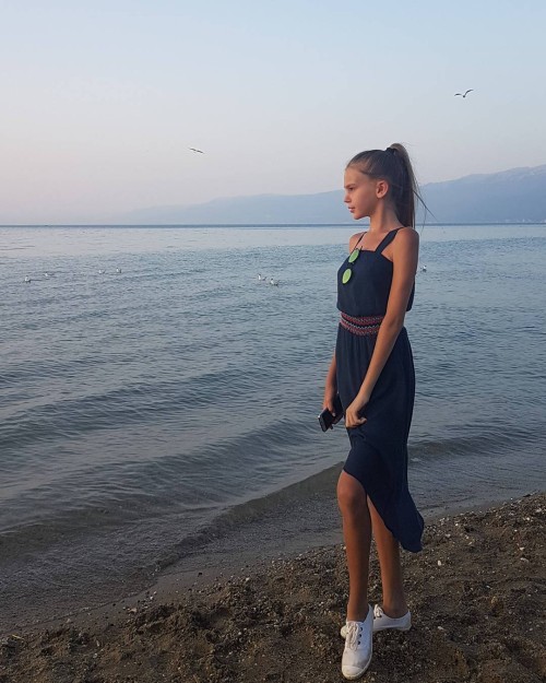 loresa hamitaj feet 2