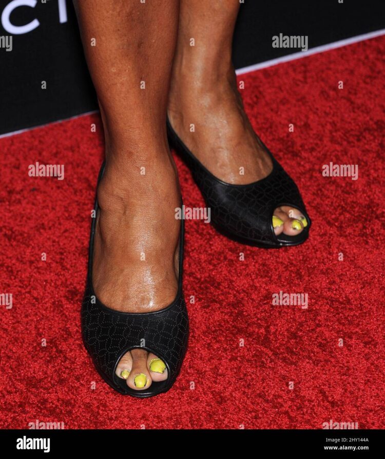 loretta devine feet