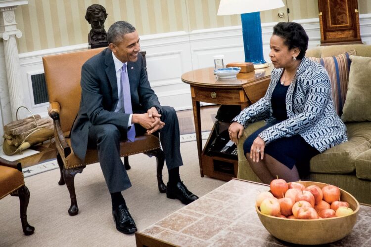 loretta lynch feet 2