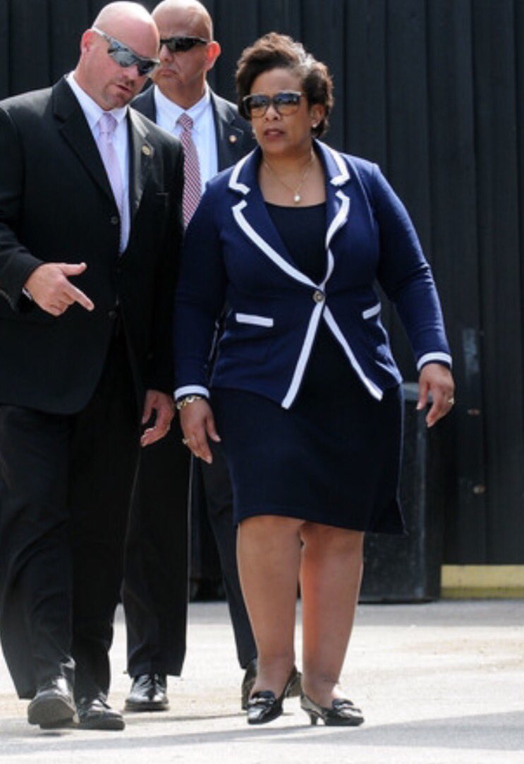 loretta lynch feet 3