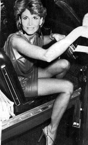 lori saunders feet 4