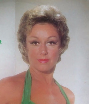 lorrae desmond feet 4