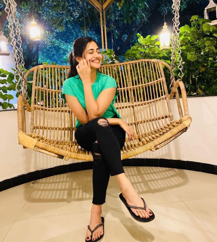 losliya mariyanesan feet